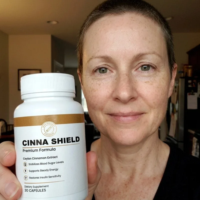 Cinna Shield customer holding their bottle